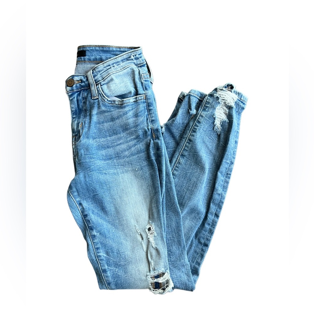 Distressed skinny jeans